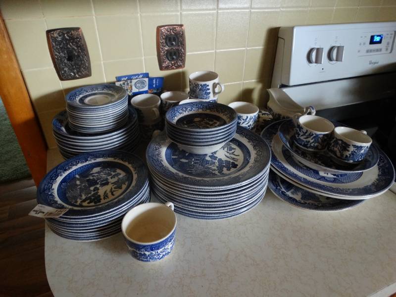 lot 1941 image: 73 piece oriental dishwear set.