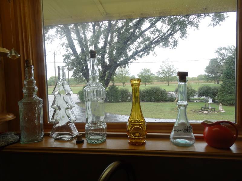 lot 1948 image: Lot of decor jars.