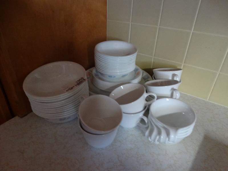 lot 1955 image: 58 piece dishwear set.
