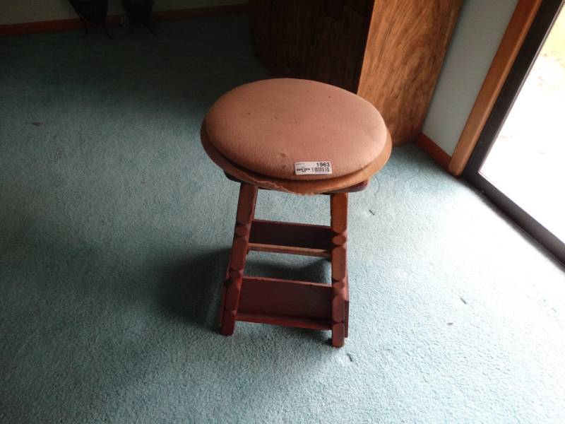 lot 1963 image: Step stool.