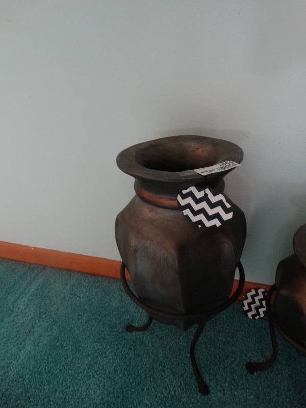 lot 1964 image: Vase with stand.