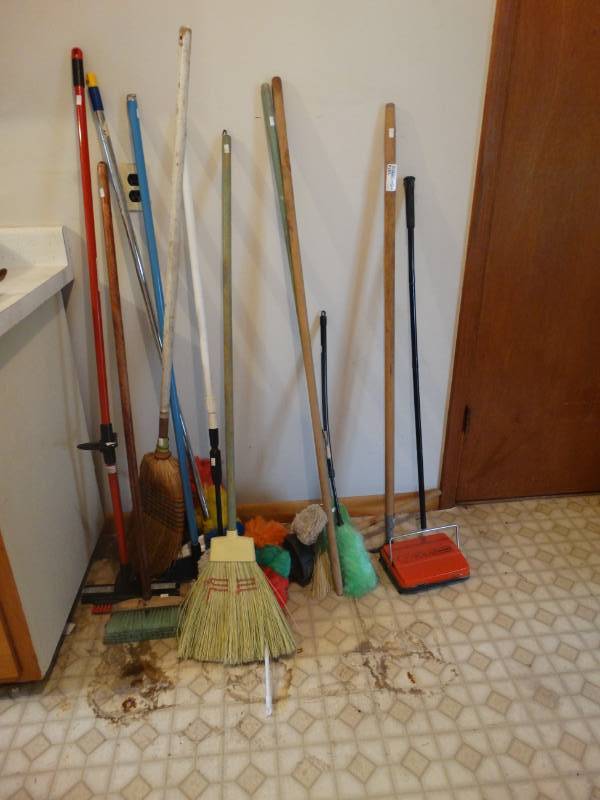 lot 1974 image: Lot of brooms, dusters, plunger, etc.