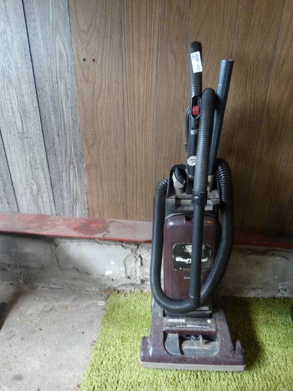 lot 1984 image: Hoover wind tunnel vacuum.