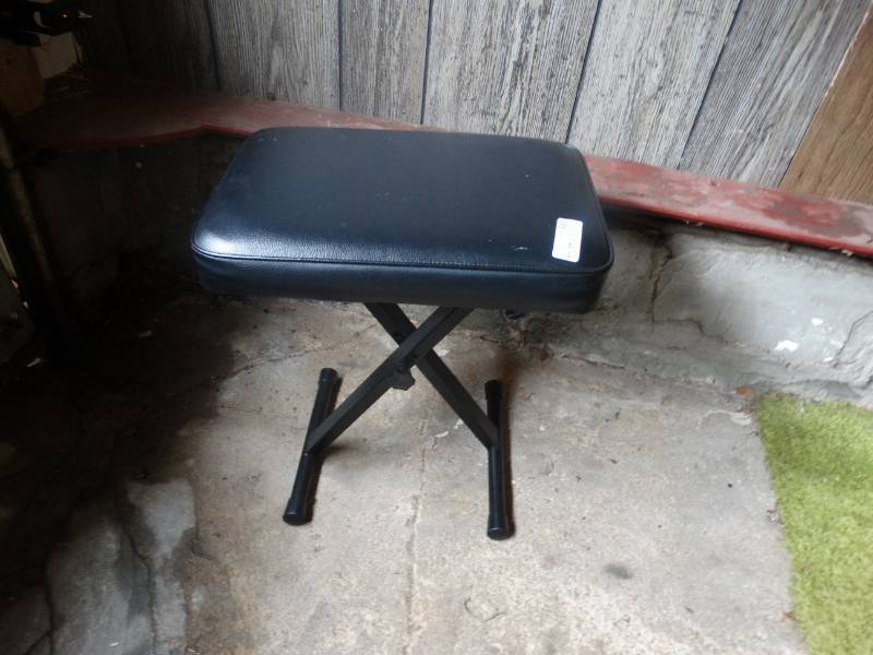 lot 1985 image: Fold up seat.