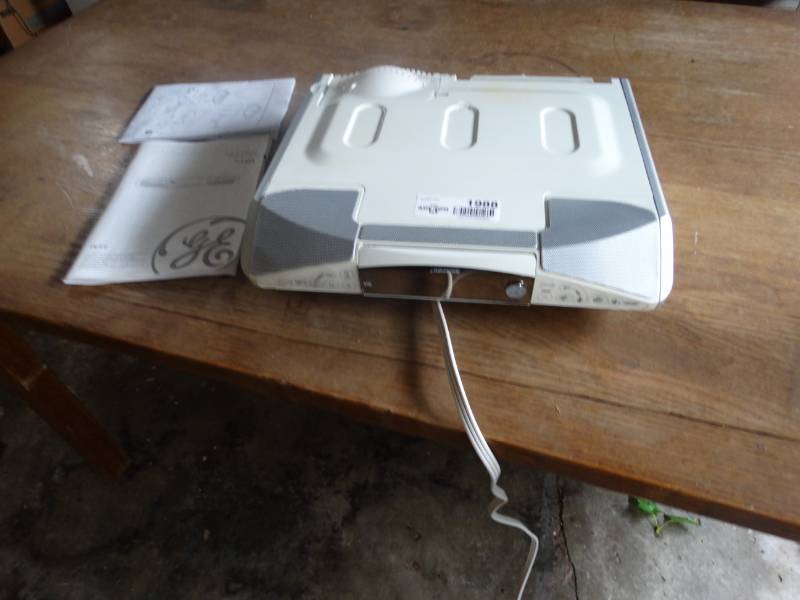 lot 1988 image: Radio with weather and cd player.