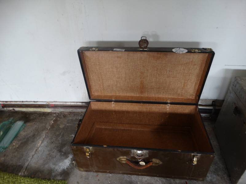 lot 1996 image: Metal foot locker with tray.