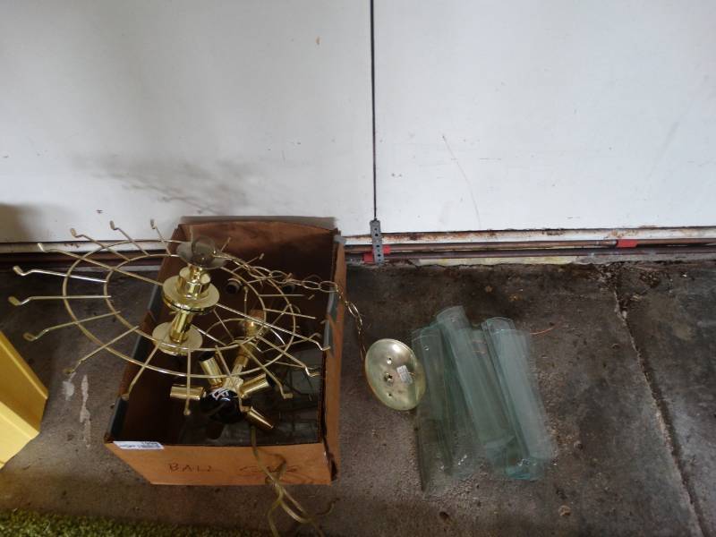 lot 1998 image: Hanging light.