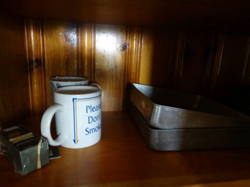 lot 17001 image: Contents in cabinet.
