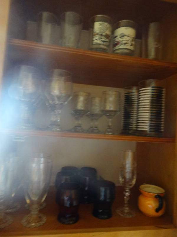 lot 17002 image: Cotents in cabinet.