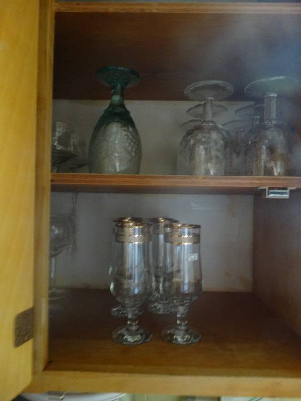 lot 17003 image: Cotents in cabinet.