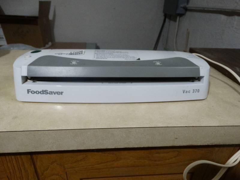 lot 17006 image: Food saver sealer.