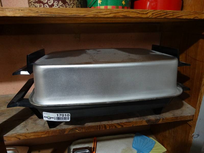 lot 17010 image: Cooker.