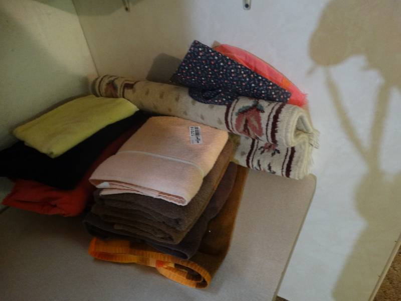 lot 17018 image: Lot of towels.