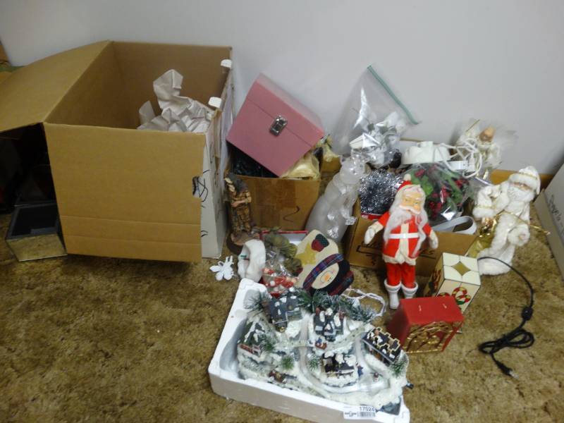 lot 17024 image: Large lot of christmas.