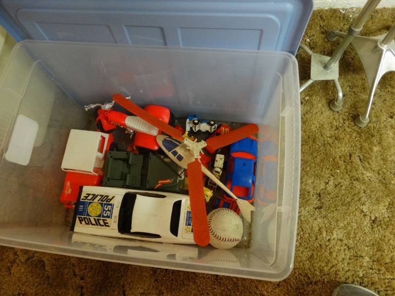 lot 17032 image: Lot of toys.