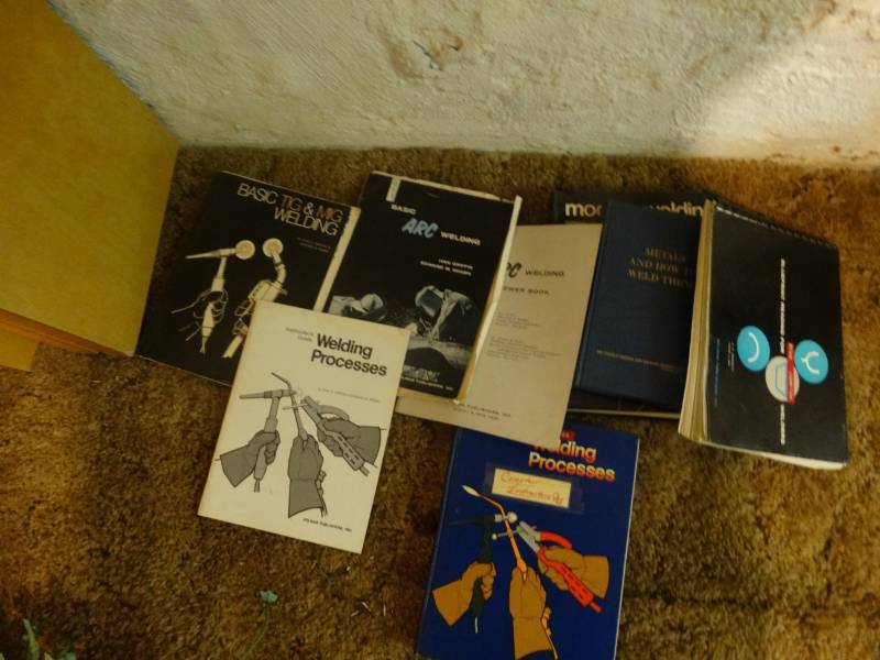 lot 17035 image: Lot of books.