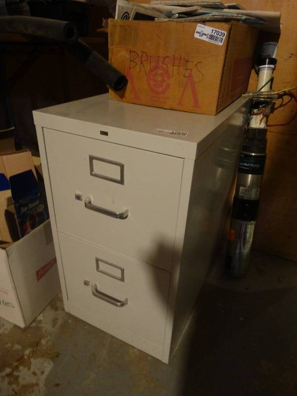 lot 17040 image: 2 Drawer file cabinet.