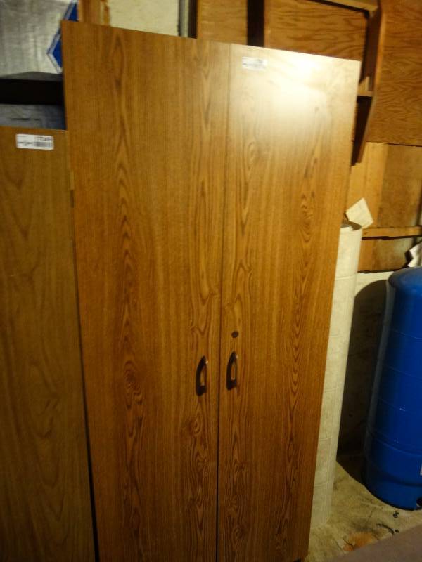 lot 17048 image: Wooden cabinet.