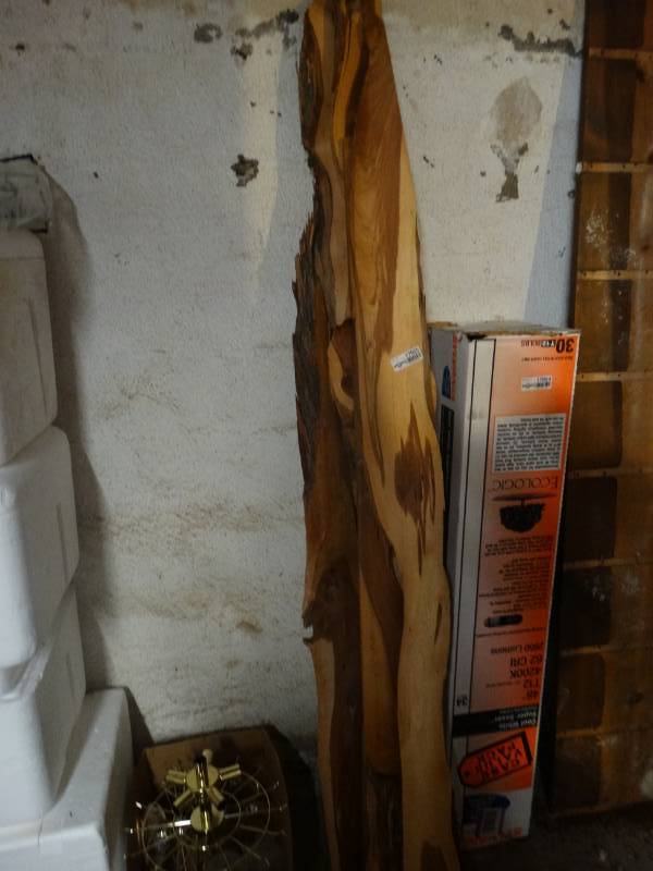 lot 17055 image: Lot of 6 wood pieces.