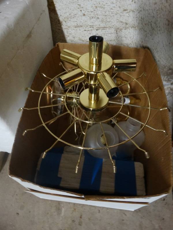 lot 17056 image: Hanging light.