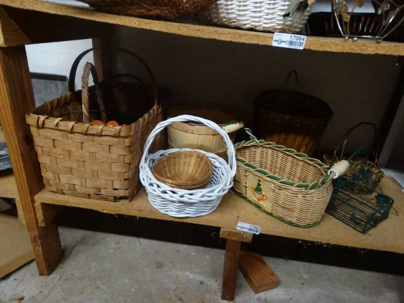 lot 17065 image: Lot of baskets.