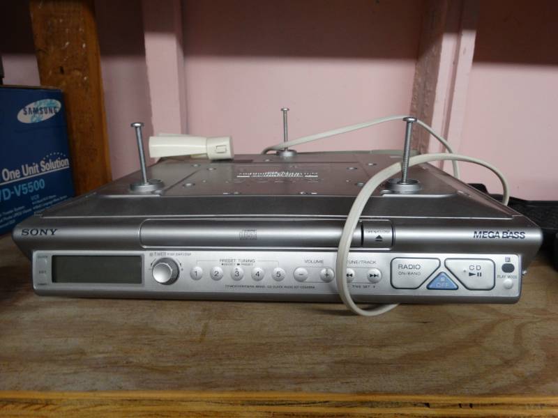 lot 17071 image: Mega bass sony DVD radio player.