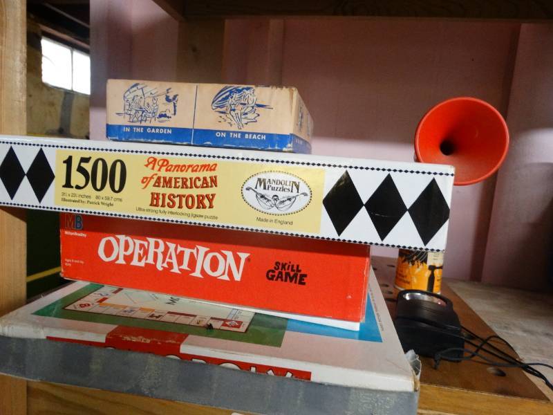 lot 17073 image: Small lot of games.