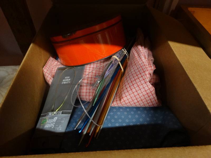 lot 17078 image: 2 Wooden drawers and a box of knitting needles and fabric.