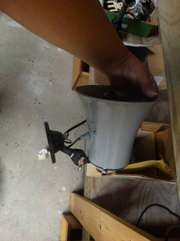 lot 17079 image: Alarm horn