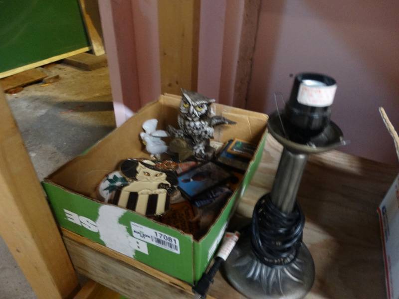 lot 17081 image: Lot of Small wall decor, owl, lamp with no shade.
