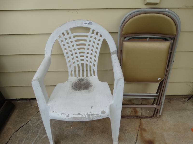 lot 17096 image: Plastic chair and 3 fold up chairs.