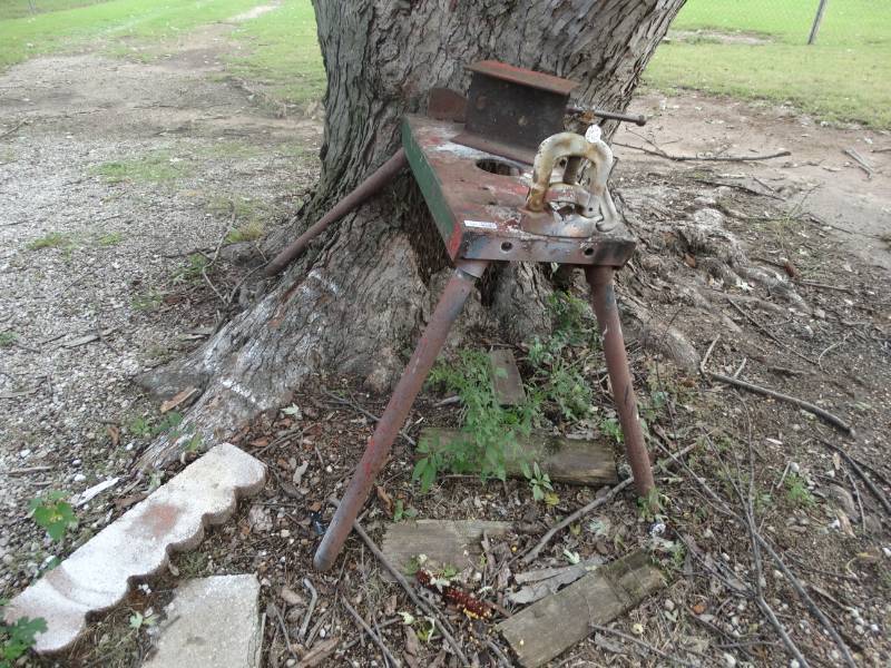lot 17097 image: Ridgid pipe vise.