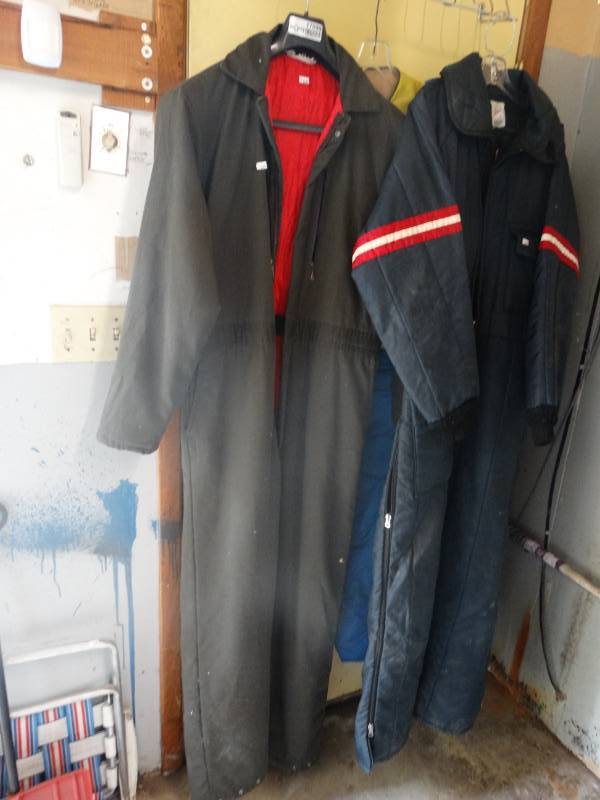 lot 17099 image: Lot of bibs, size 42x44 and 38x40.