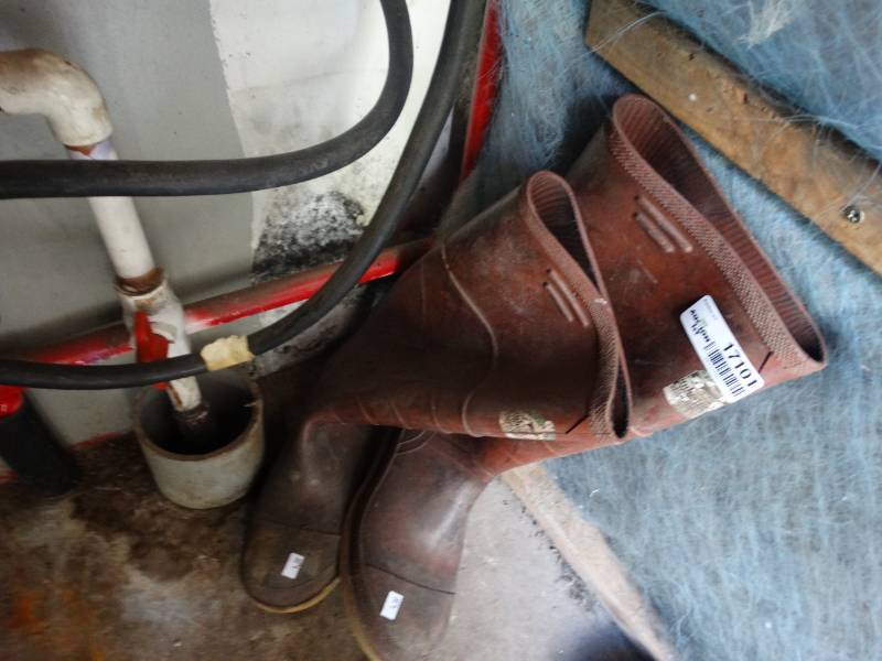 lot 17101 image: A pair of bata industerial boots, size unknown.