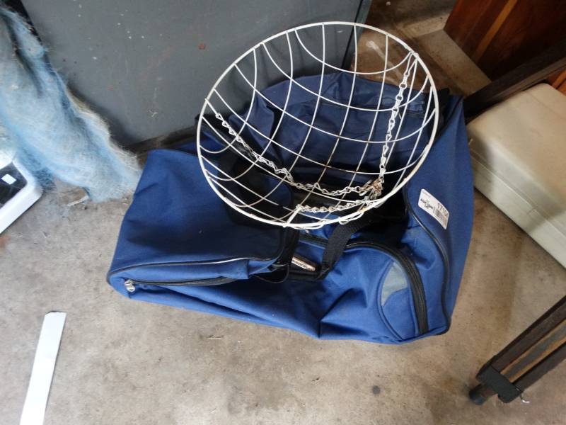 lot 17104 image: Hanging basket and a duffle bag.
