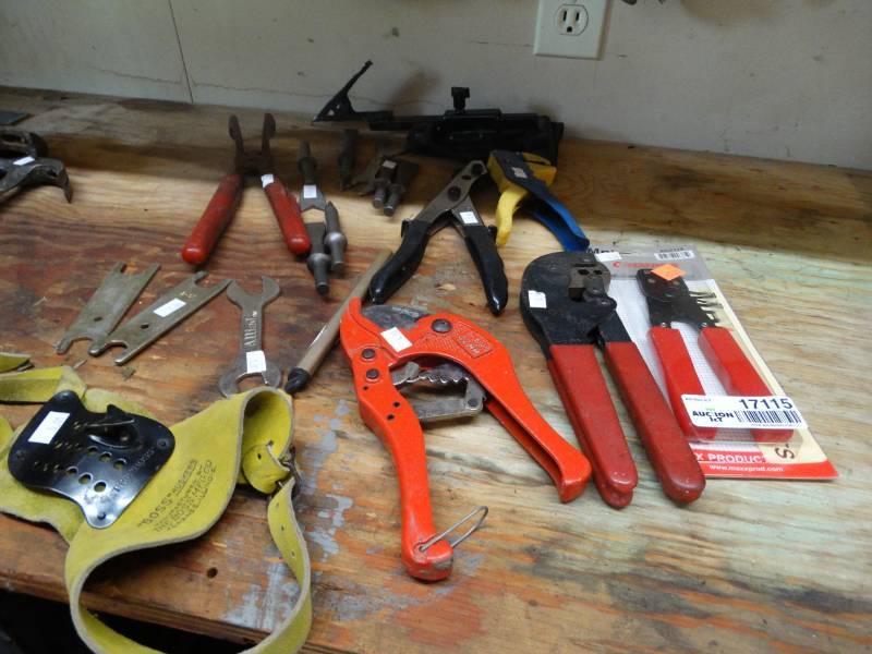 lot 17115 image: Lot of crimpers and miscellaneous tools.