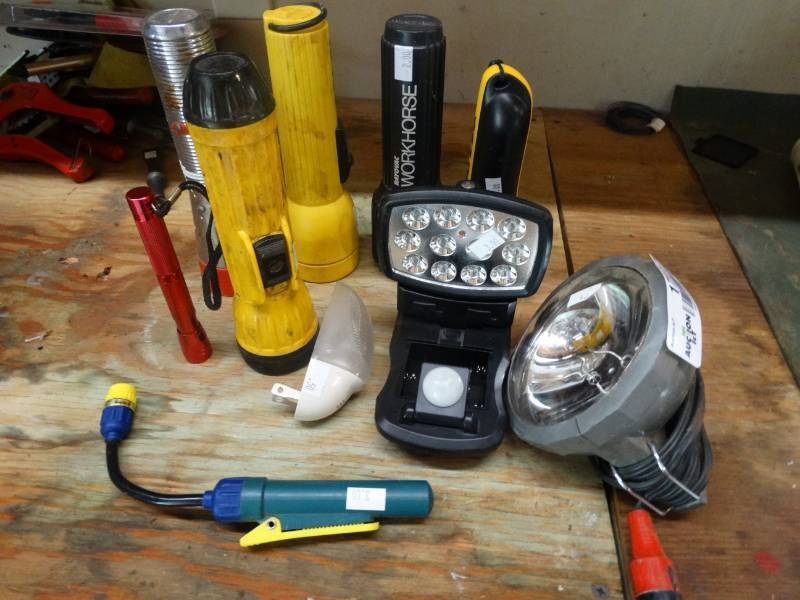 lot 17117 image: Lot of flashlight.