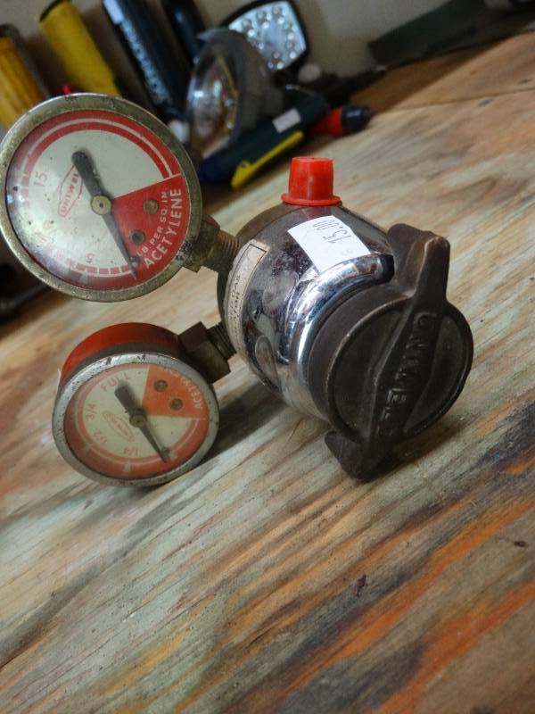 lot 17118 image: Compressed gas regulator.