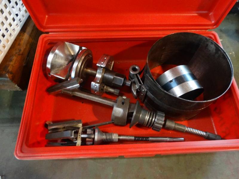 lot 17122 image: Cylinder tools.