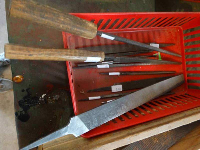 lot 17124 image: Files and lighters.