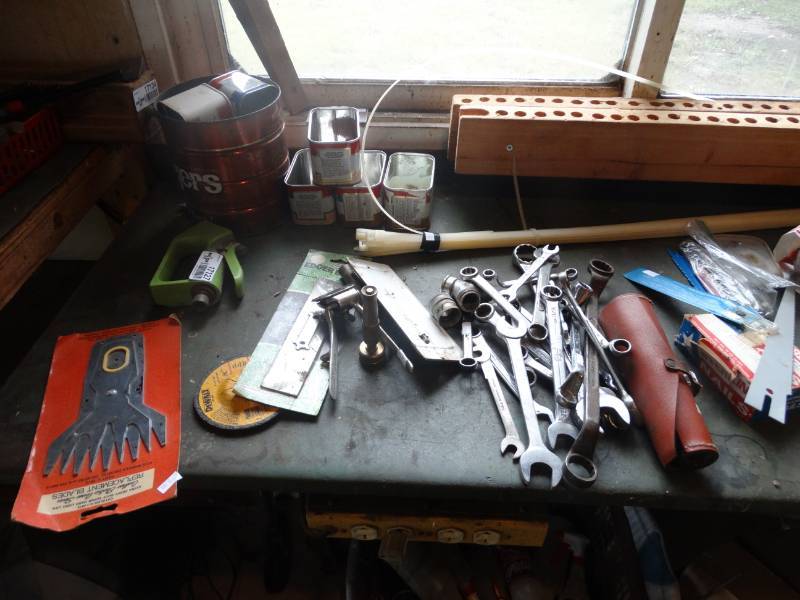 lot 17127 image: Lot of wrenches, tin cans, aqua gun, various blades, small sludge hammer and more.