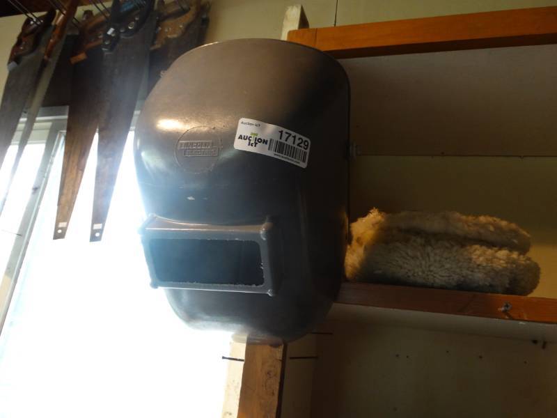 lot 17129 image: Lincoln electric welding helmet.
