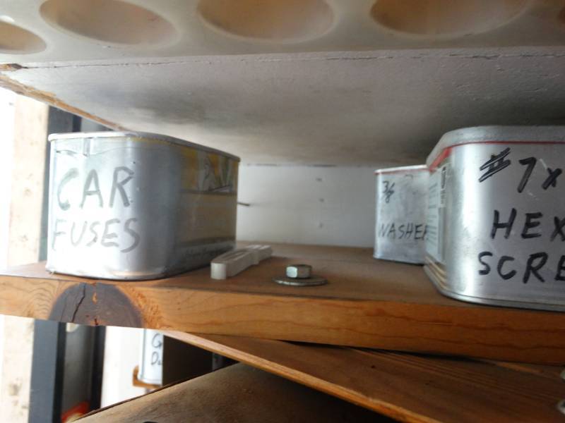 lot 17132 image: Lot of fasthners.