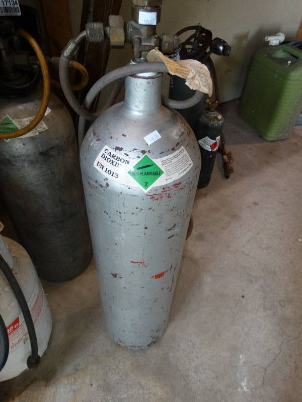 lot 17136 image: Carbon dioxide cylinder.