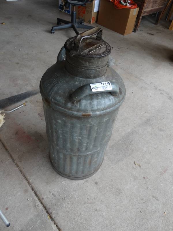 lot 17149 image: 10 Gallon lub can with old crank oil.