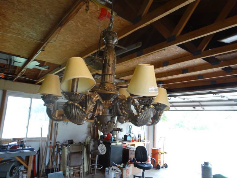 lot 17156 image: 6 Light Chandelier.