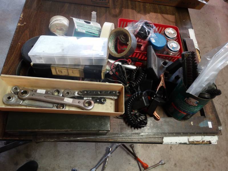 lot 17163 image: Small metal detector, small part bins, L-square ruler & more.