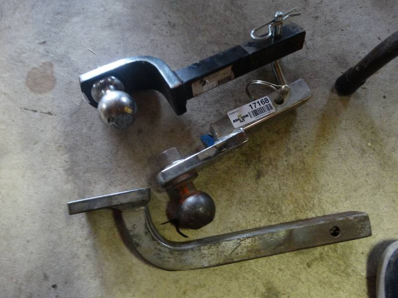 lot 17168 image: Lot of recivers & balls.