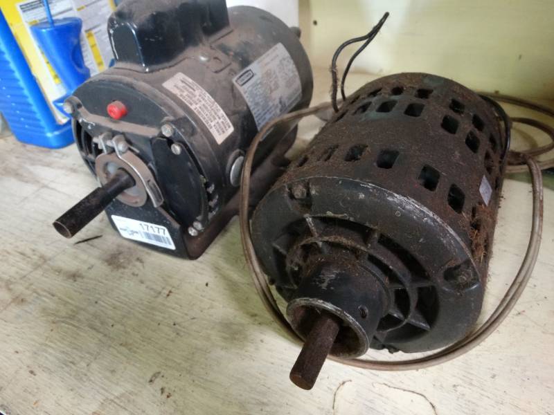 lot 17177 image: 2 Small motors.