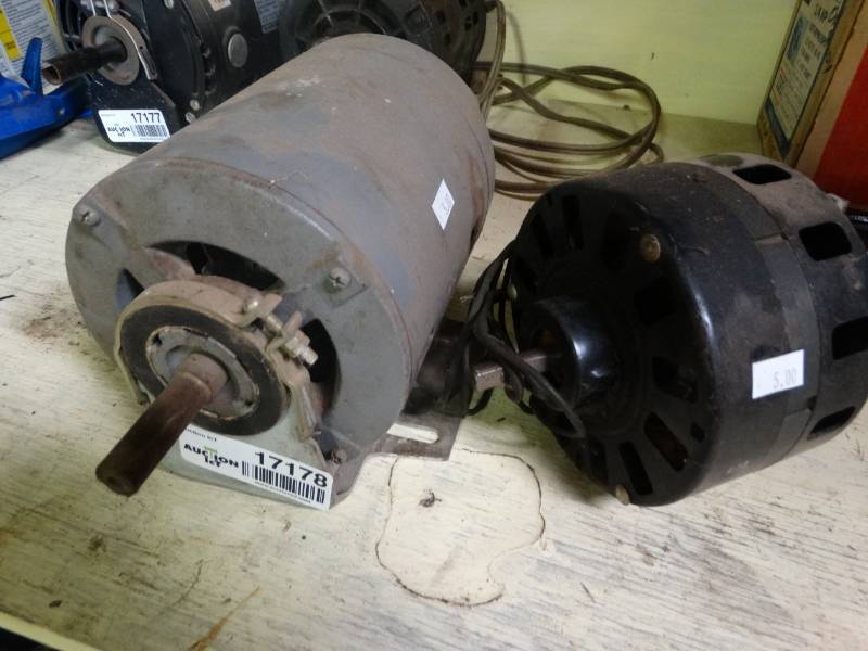 lot 17178 image: 2 Small motors.